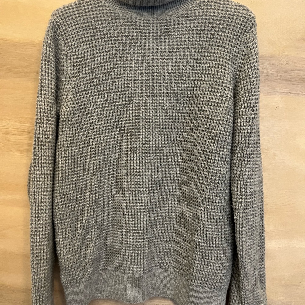 GAP Men's Textured Gray Turtleneck Sweater